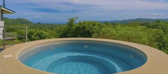 Endless Ocean Views 4 bedroom suites, Private Pool, minutes from downtown Coco