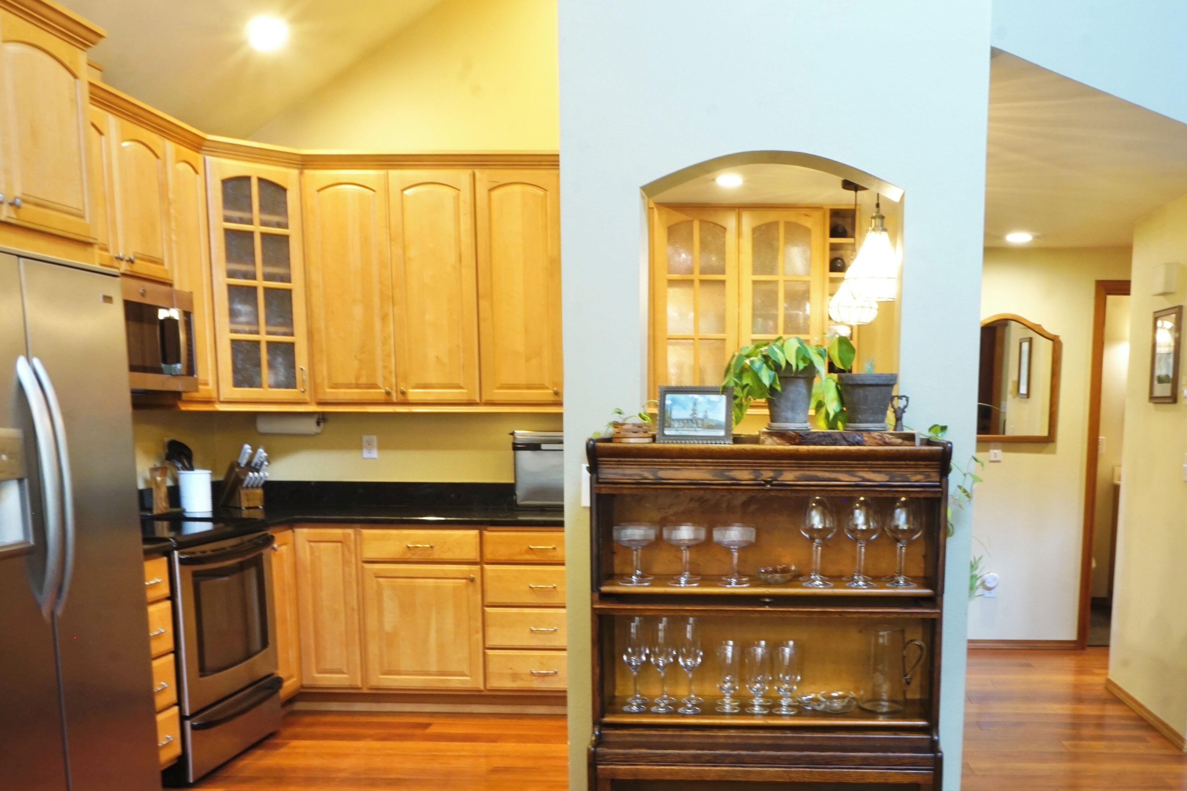 Køleskab, mikrobølgeovn, ovn, kogeplade