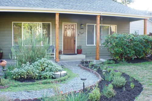 Stroll to Beach - 2 King Beds - Fresh Herb Garden - Waterside Community Pool