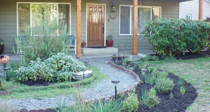 Stroll to Beach - 2 King Beds - Fresh Herb Garden - Waterside Community Pool