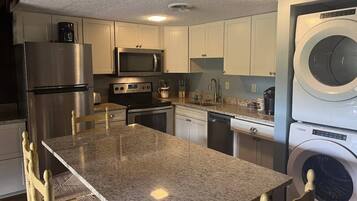 Refrigerador, microondas, parrilla de estufa y lavavajillas