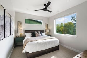 5 bedrooms, iron/ironing board, WiFi, bed sheets