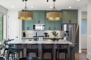 ميكروويف، فرن، موقد طهي مسطح، غسالة أطباق