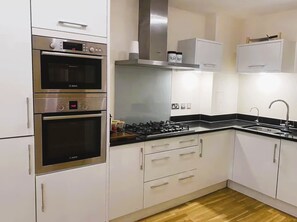Microwave, oven, stovetop, dishwasher - Flat for Central London Shopping, Christmas, Big Ben (London)