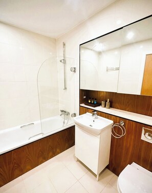 Hair dryer, towels, soap, toilet paper - Flat for Central London Shopping, Christmas, Big Ben (London)