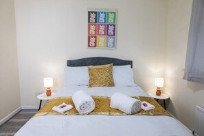 3 bedrooms, iron/ironing board, free WiFi - Modern 3-bed Bradley Stoke Self Check-in Free Parking Fast Wi-Fi (Bradley Stoke)