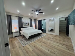 3 soverom, safe på rommet, strykejern/-brett og wi-fi (inkludert)