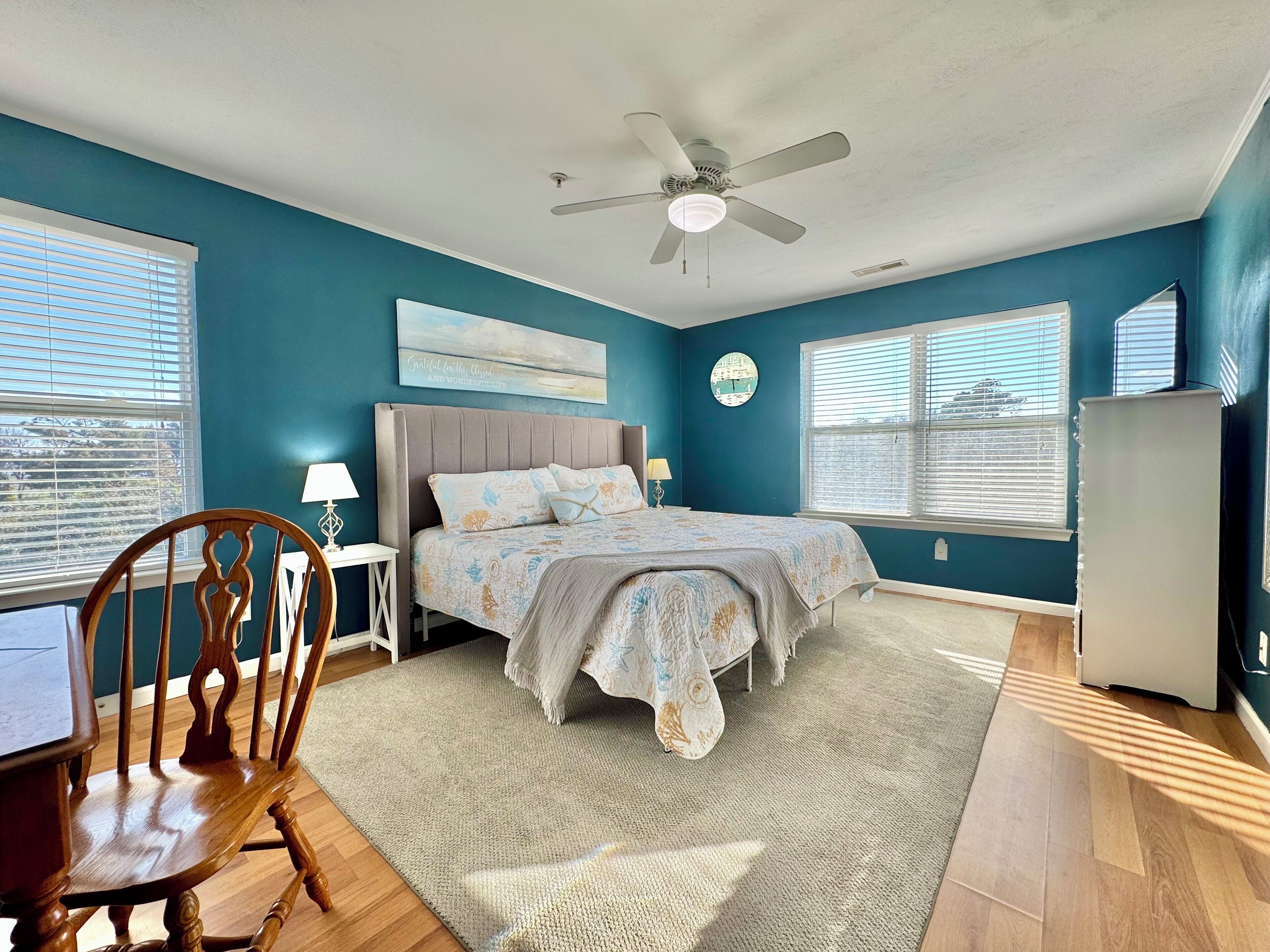 2 多间卧室、上网接入、床单