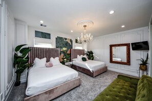 5 slaapkamers, een strijkplank/strijkijzer, wifi, beddengoed
