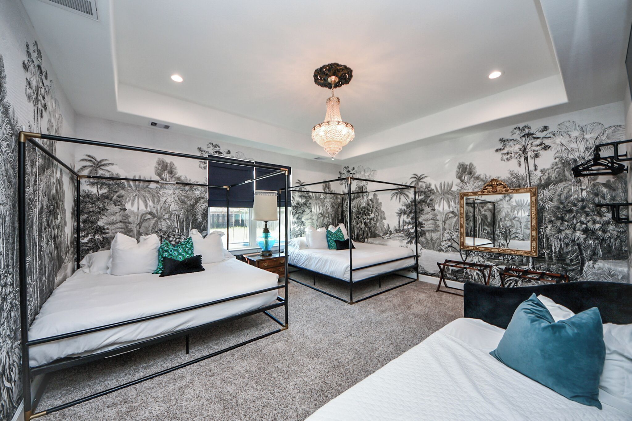 5 bedrooms, iron/ironing board, WiFi, bed sheets