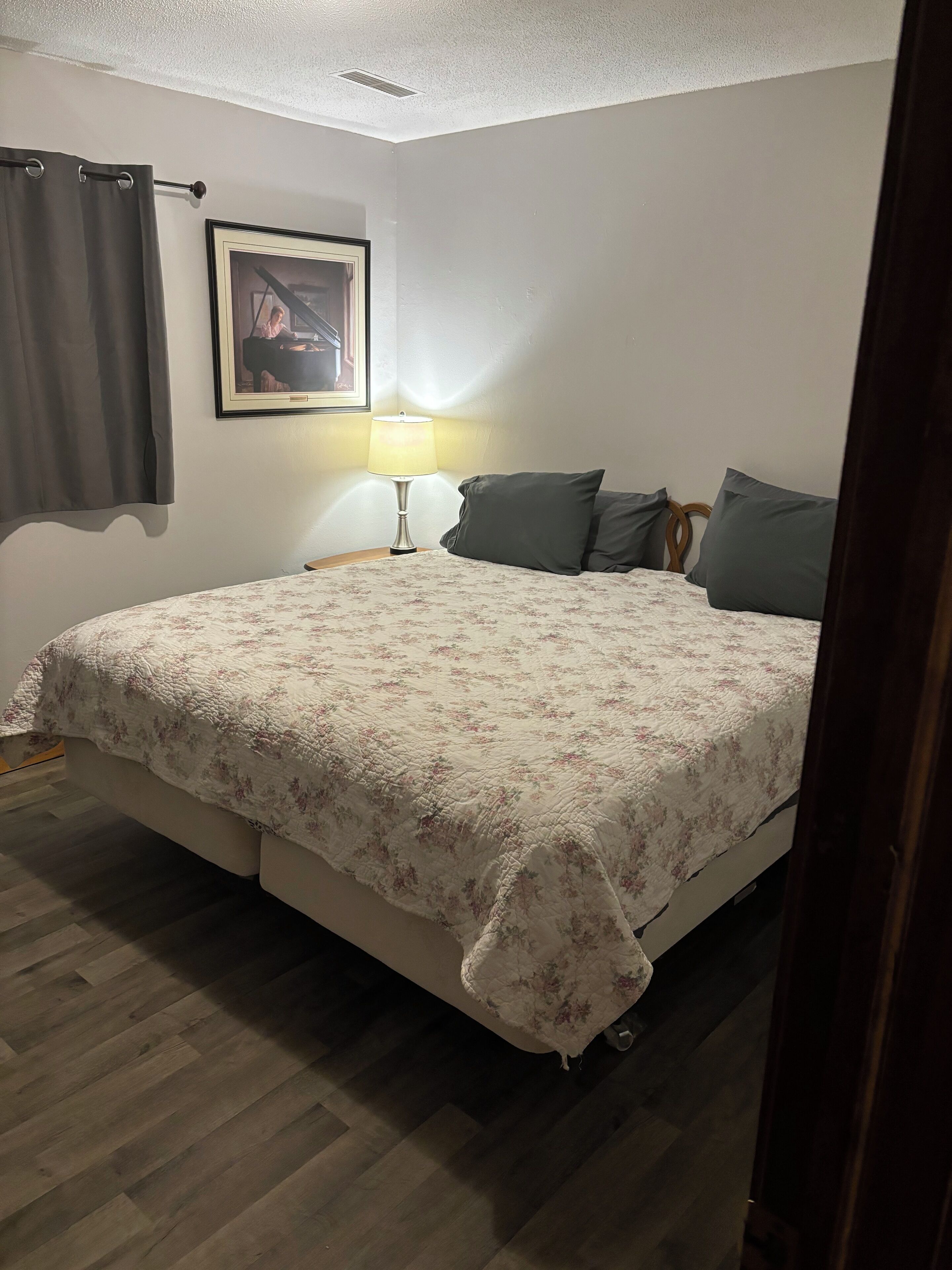 2 bedrooms, iron/ironing board, internet, bed sheets