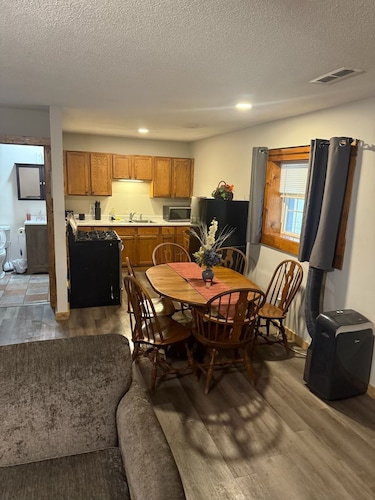 Charming 2-bedroom bungalow in Pine City with AC