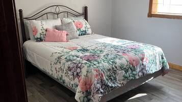 2 chambres, fer et planche à repasser, Wi-Fi, draps fournis