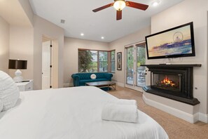 Skrivebord, strykejern/-brett, reiseseng for barn og wi-fi (inkludert)