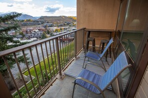 Property grounds - 10 Steps to the Slopes! Unbeatable Ski-In/Ski-Out! Hot Tub! (Mount Crested Butte)