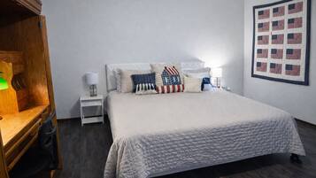 3 Schlafzimmer, Schreibtisch, Bügeleisen/Bügelbrett, WLAN