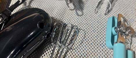 Douche, sèche-cheveux, serviettes fournies