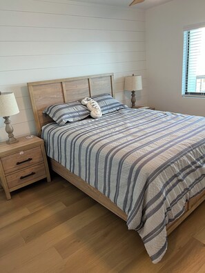 2 bedrooms, internet, bed sheets