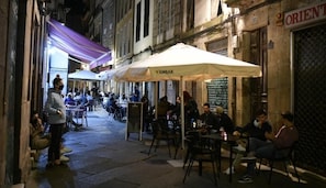 Outdoor dining - NEW JJ HOSTEL (Ourense)