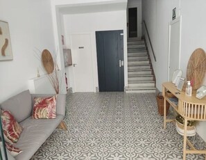 Lobby sitting area - NEW JJ HOSTEL (Ourense)