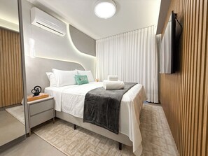 Căn hộ Premium, quang cảnh thành phố | Màn/rèm cản sáng, bàn ủi/dụng cụ ủi quần áo 