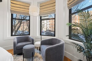 Down duvets, individually decorated, individually furnished - Symple Live (Boston)