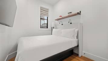 Suite (Luxury 2BR: Chic Boston Stay for 6) | Egyptian cotton sheets, premium bedding, down comforters