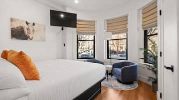 Suite (Luxury 1BR w/ King Bed & City Views) | Egyptian cotton sheets, premium bedding, down duvets, memory-foam beds
