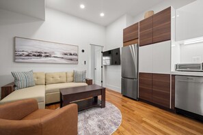 60-inch Smart TV with digital channels, iPod dock - Symple Live (Boston)