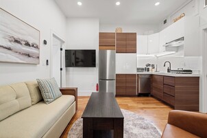 Full-size fridge, microwave, stovetop, dishwasher