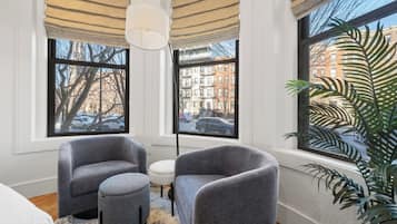 Suite (Luxury 1BR w/ King Bed & City Views) | City view