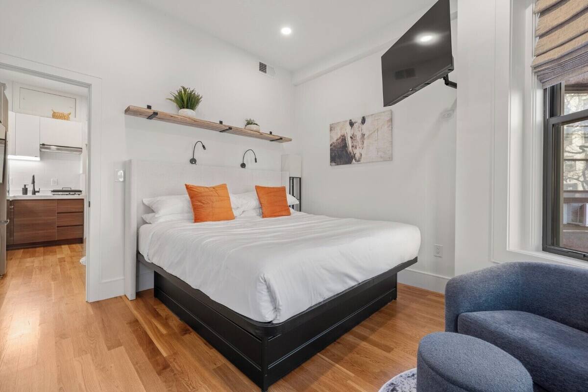 套房 (Luxury 1BR w/ King Bed & City Views) | 埃及棉床单、高档床上用品、羽绒被、记忆海绵床垫