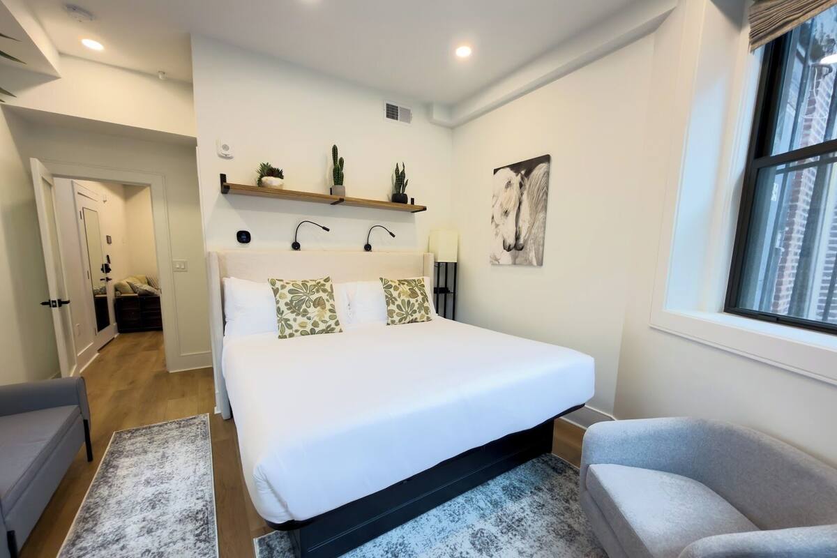 Suite Deluxe, 1 chambre | Couette en duvet d'oie, décoration personnalisée