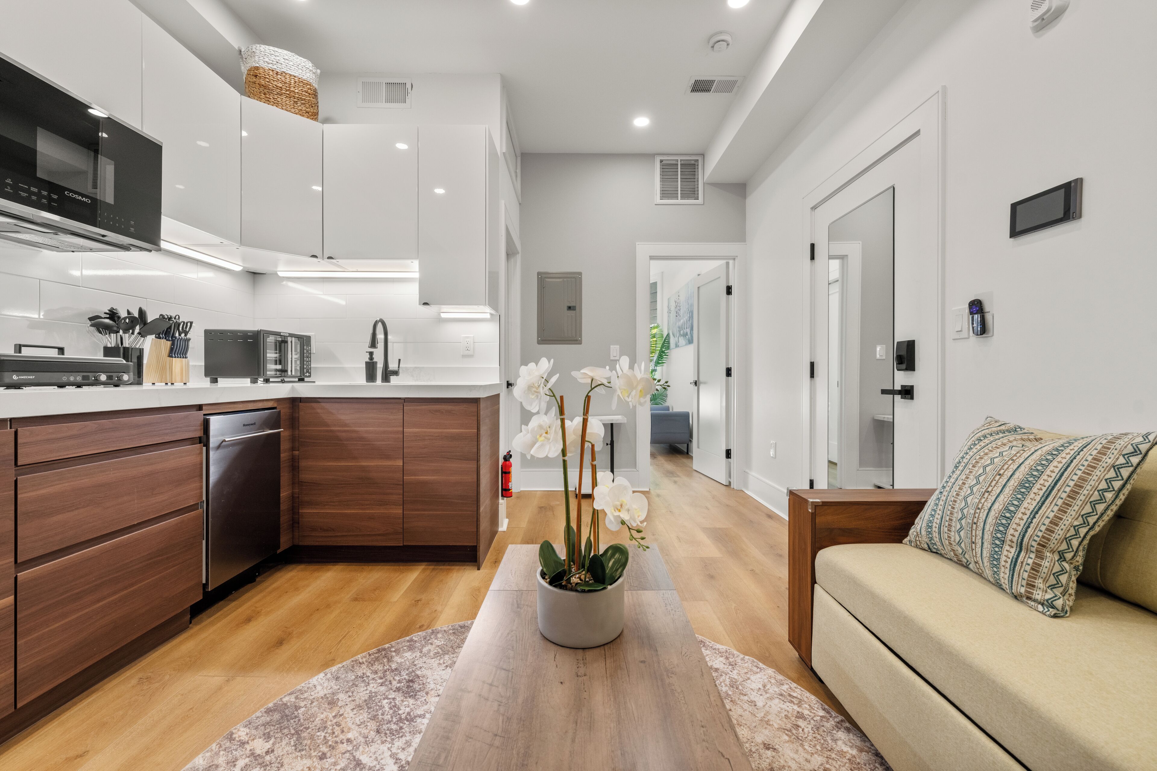 Deluxe Apartment, 1 Bedroom | In-room dining