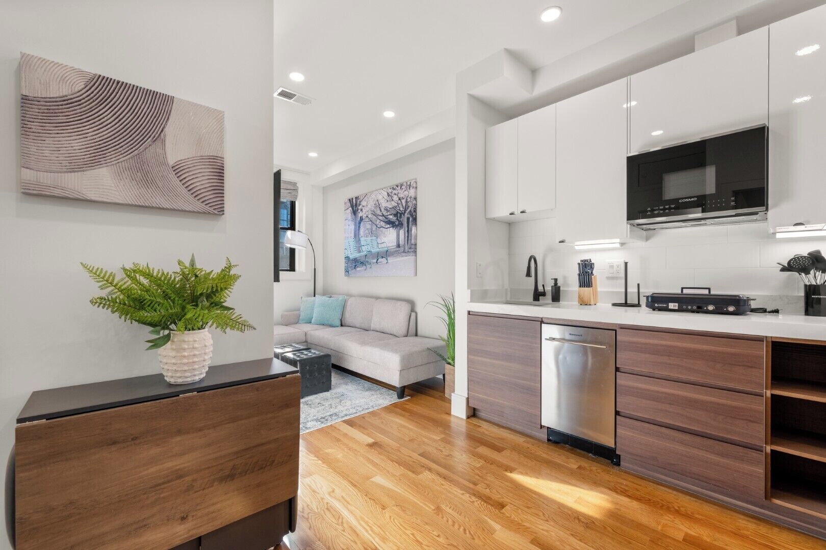 Executive Suite, 2 Bedrooms, City View | Private kitchen | Full-sized fridge, microwave, stovetop, dishwasher