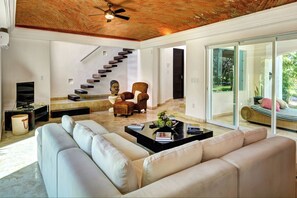 Smart-TV, Videospiele, DVD-Player, Stereoanlage