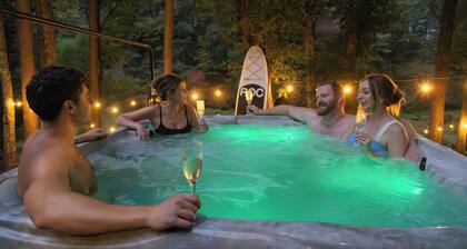 The Hidden Still~Blue Ridge Speakeasy Lakehouse~SLEEPS 22