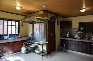 Microwave, oven - La casa de Quincha Family Guesthouse (Los Santos Province)