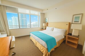 Silitysrauta/-lauta, Wi-Fi, vuodevaatteet