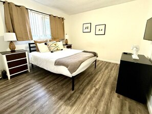 2 bedrooms, iron/ironing board, Internet, bed sheets
