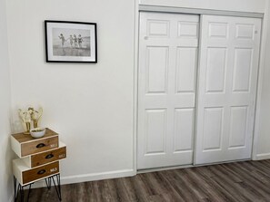 Interior - Cozy & affordable 2bd in historic Culver City, Palm Venice area (Los Angeles)