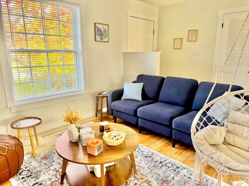 Modern 2BR Haven Near Hospital & Minutes to Shop