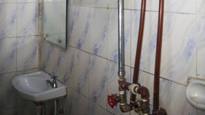 A bathroom with a shower, sink, and toilet. - HAPPY CLASSIC LODGE MBEYA (Mbeya)