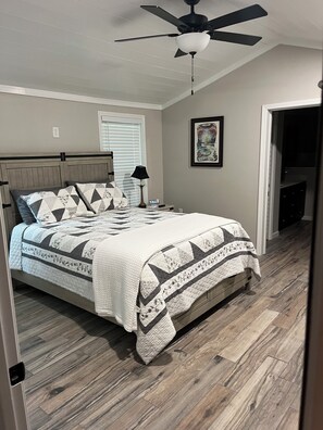 2 soverom, strykejern/-brett, wi-fi og sengetøy