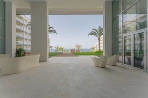 Terrace/patio - FLH Oceanfront Luxury at Madeira Palace Residence (Funchal)