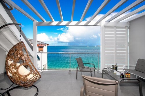 Plage de Grand Case   vue mer    refait à neuf