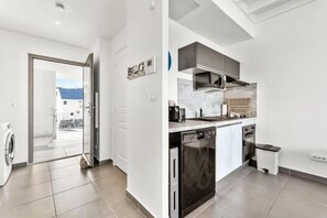 ميكروويف، فرن، موقد طهي مسطح، غسالة أطباق