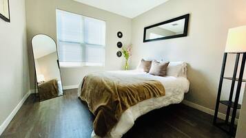 3 bedrooms, in-room safe, desk, iron/ironing board