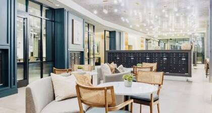 Elite Resort Home • Pool, Jacuzzi, Basketball • Sleeps 16+ King Beds•Shuttle