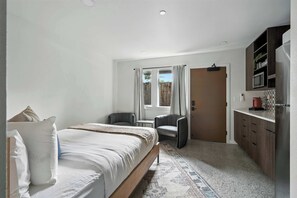 Iron/ironing board, travel crib, WiFi, bed sheets